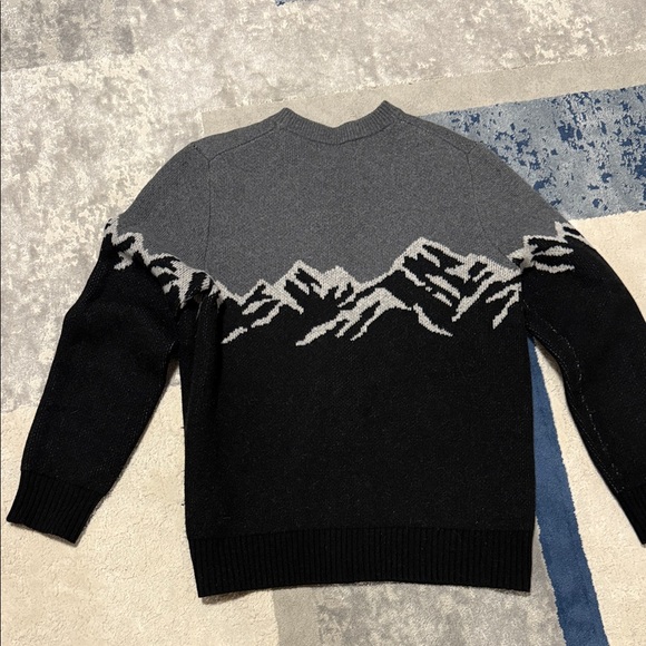 Banana Republic Men's Crewneck Sweater - Black and Gray - Picture 4 of 4